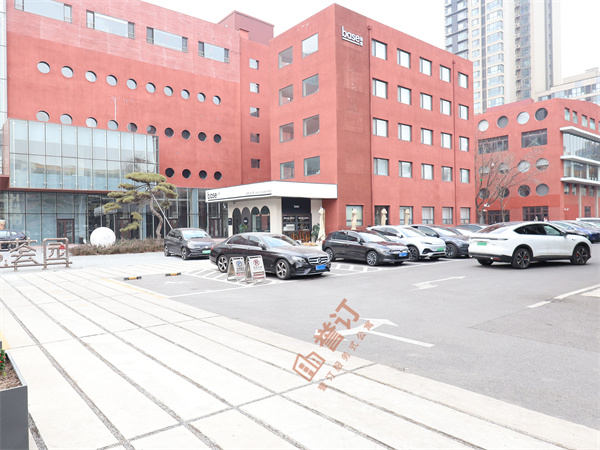 Base佰舍奥体中心